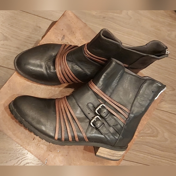Everybody leather ankle bootie - Picture 7 of 7